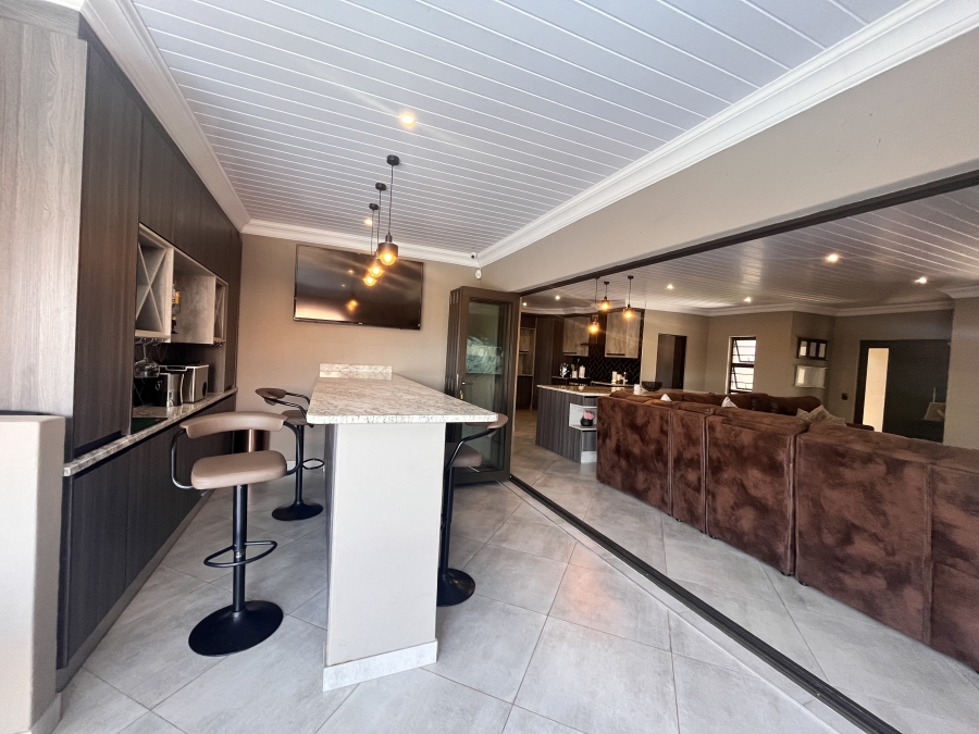 To Let 4 Bedroom Property for Rent in Wilkoppies North West